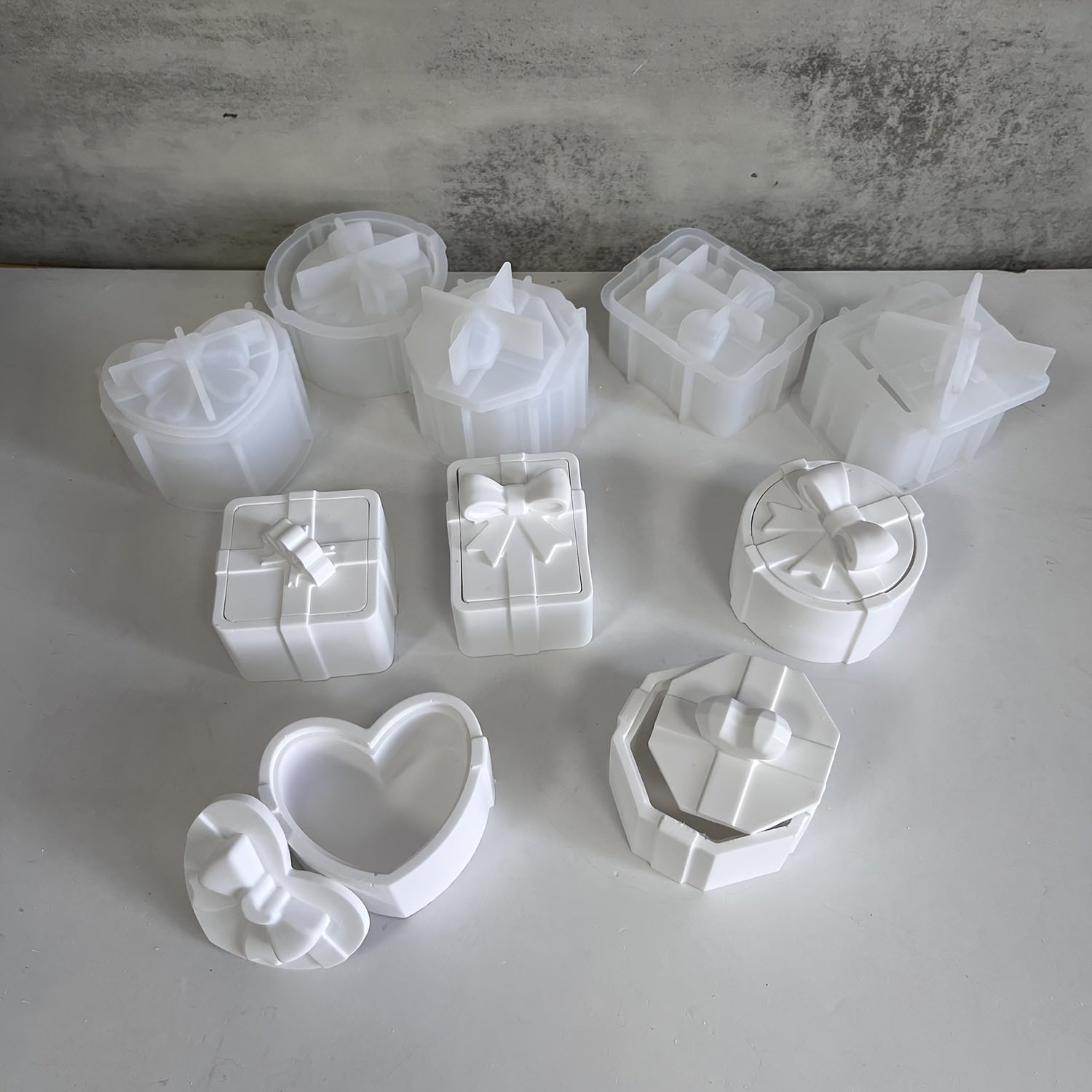 DIY Jewelry & Candle Holder - Silicone Bowknot Gift Box Mold Kit with Lid - Round Storage Jar, Polygonal Container Crafting Tool for Valentine's Day