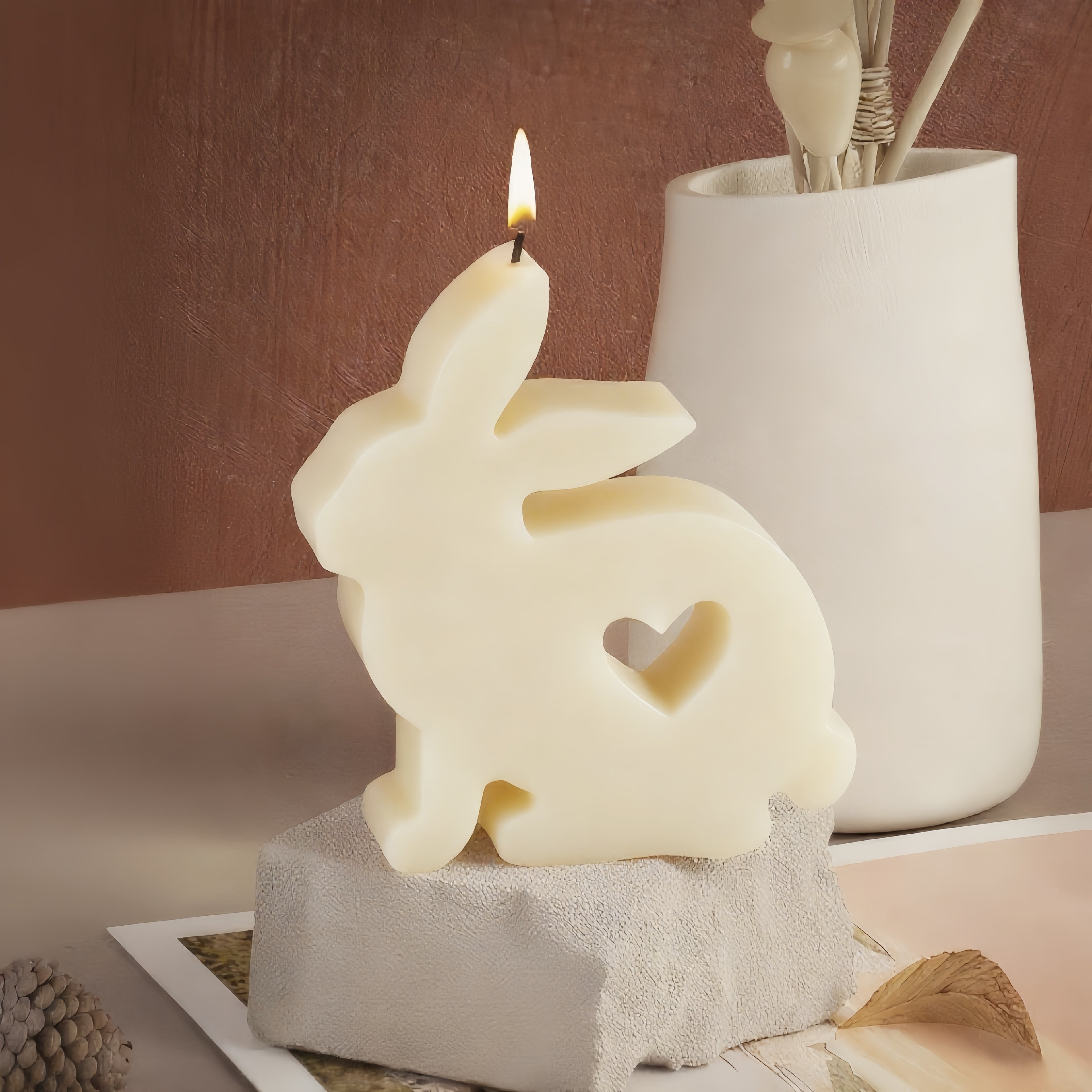 Set of 5 Silicone Molds for Easter Bunnies, Heart-Shaped Bunny Candle Molds, And Plaster Molds for Easter Bunny Decorations. Perfect for Projects Like Plaster, Candles, And Resin Crafts, Ideal for Home Decor, Easter Gifts